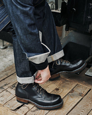 Round cap-toe service boots 8301