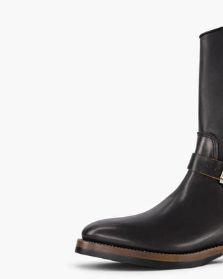 Brake House 3450 Maryam Horsebutt engineer boots, close-up of the toe and Goodyear welt stitching